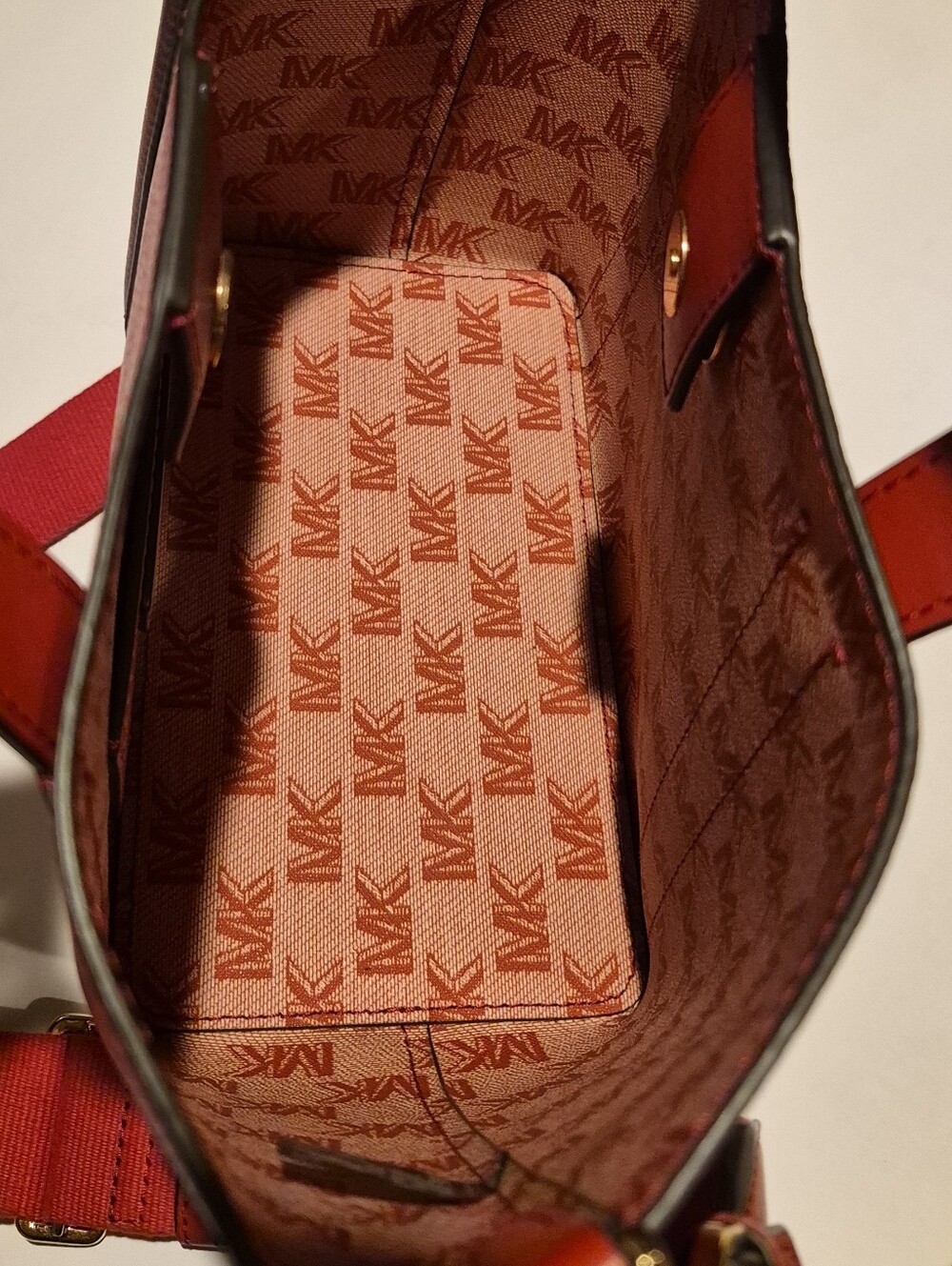 Michael Kors Red Pebbled Leather Shoulder Bag with Gold Hardware - Picture 4 of 6